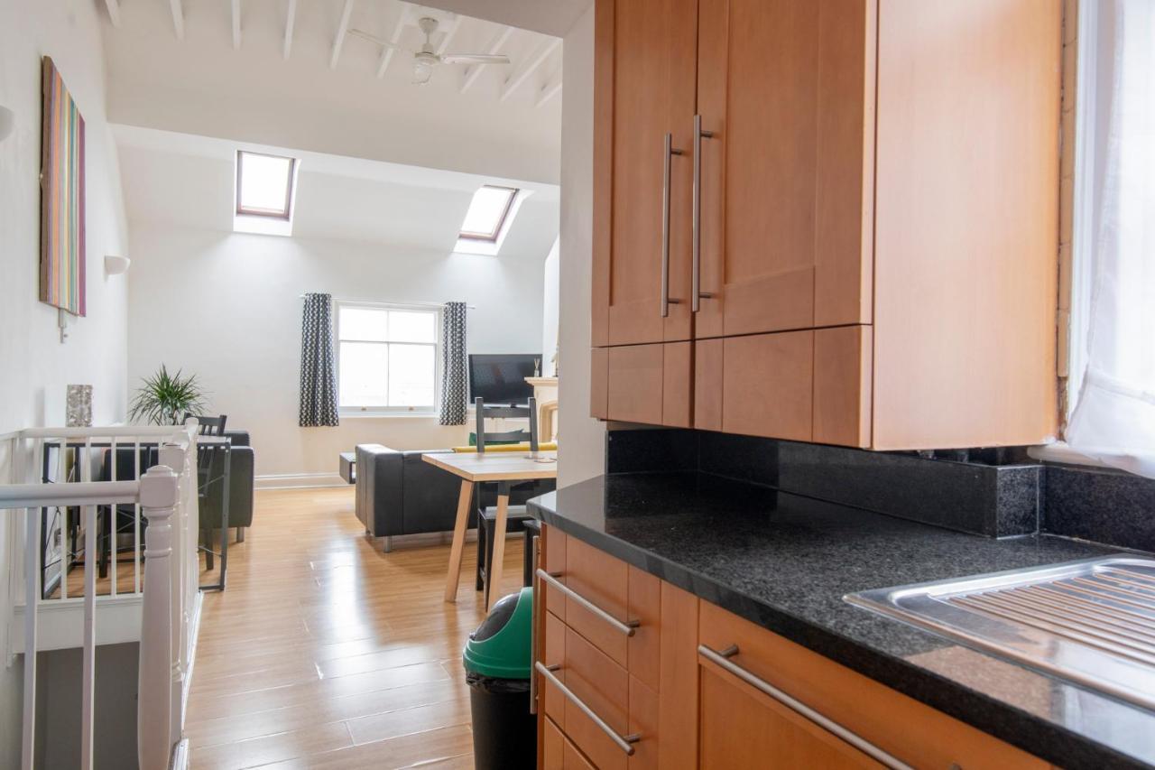 Fantastic 3 Bed Brighton House- Sleeps 6- Superfast Wifi And Garage Apartment Exterior photo