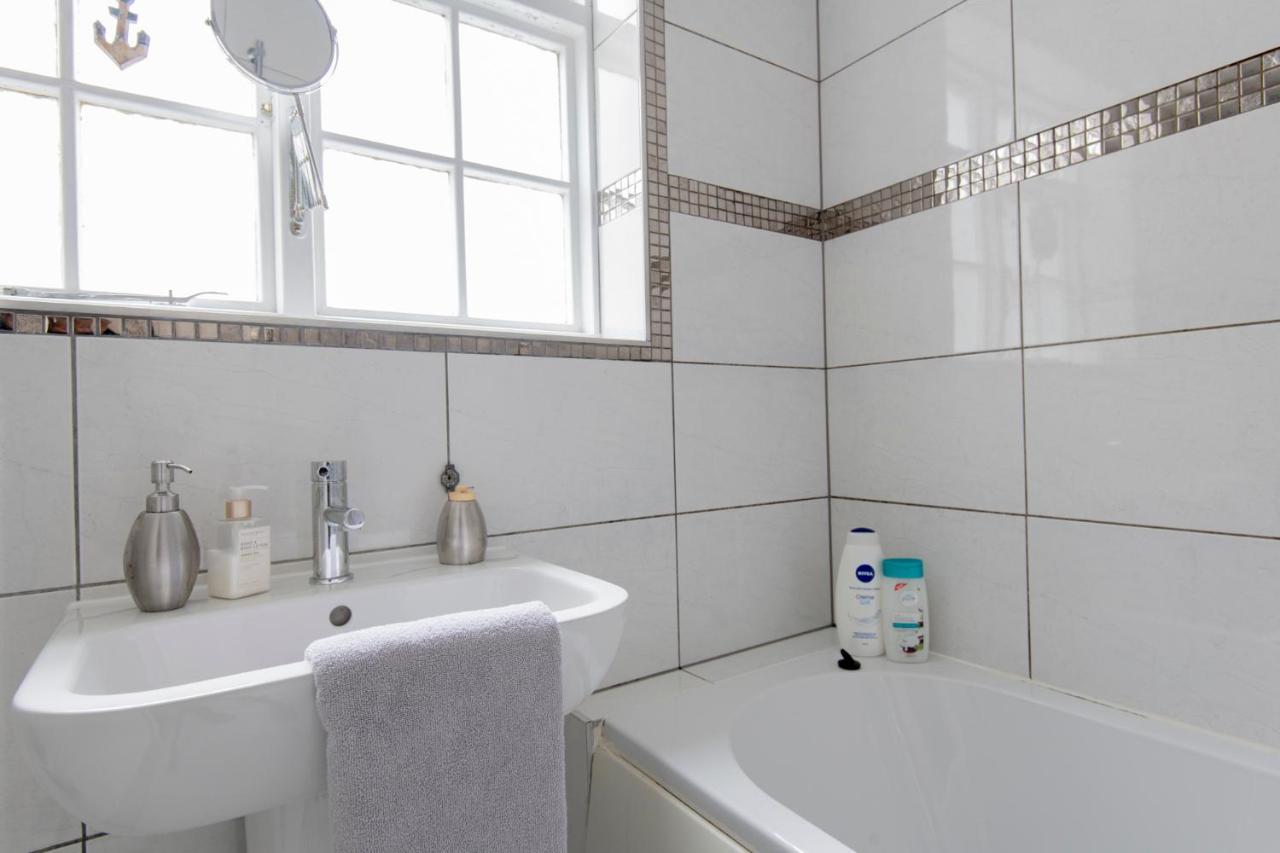 Fantastic 3 Bed Brighton House- Sleeps 6- Superfast Wifi And Garage Apartment Exterior photo