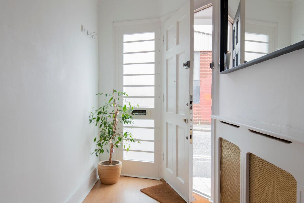 Fantastic 3 Bed Brighton House- Sleeps 6- Superfast Wifi And Garage Apartment Exterior photo