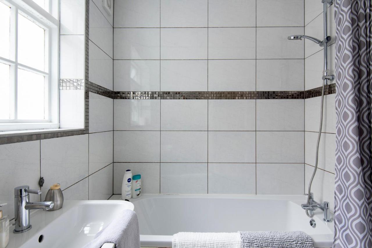Fantastic 3 Bed Brighton House- Sleeps 6- Superfast Wifi And Garage Apartment Exterior photo